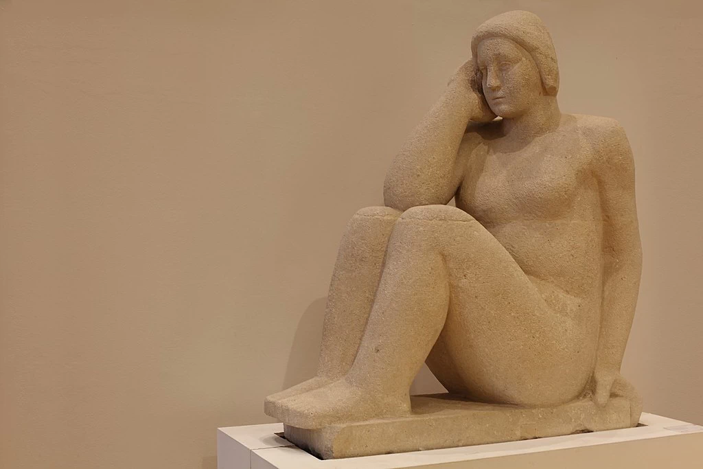  204-Statua di donna seduta-su disegno di Sironi 